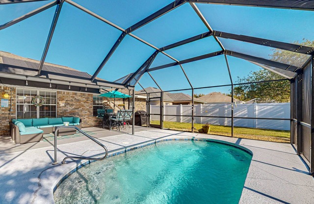 Spacious home with saltwater pool, gas grill, patio, & washer/dryer