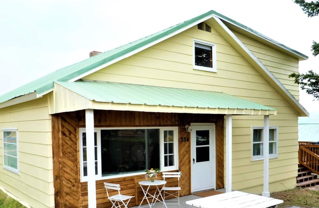 Spacious home with picturesque mountain views