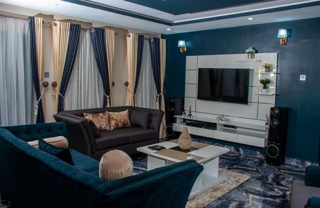 Spacious & Homely 3BR Serviced Flat in Ogudu, Lagos - with less than 20min drive to/fro the International Airport