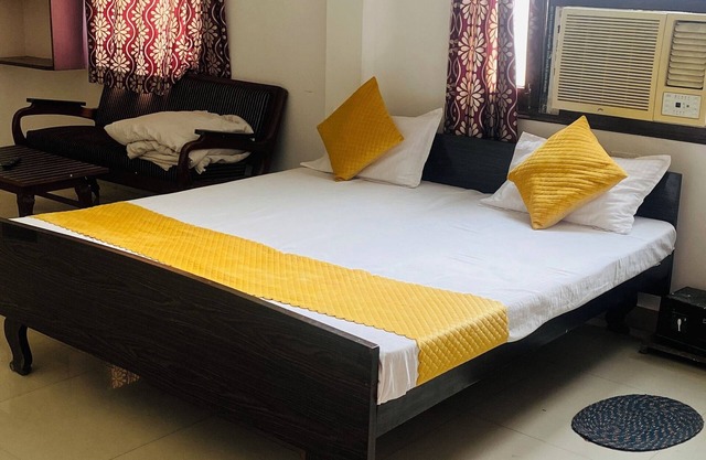 Spacious hotel in charming Varanasi with WiFi, AC