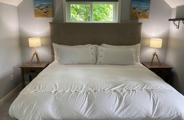 Spacious House 2 Blocks from the Beach