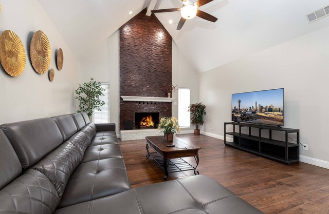 Spacious house near AT&T stadium