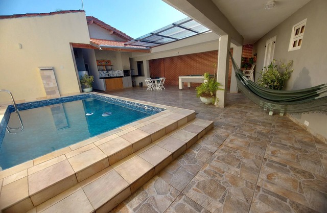 Spacious house with accessibility. A few meters from the beach.