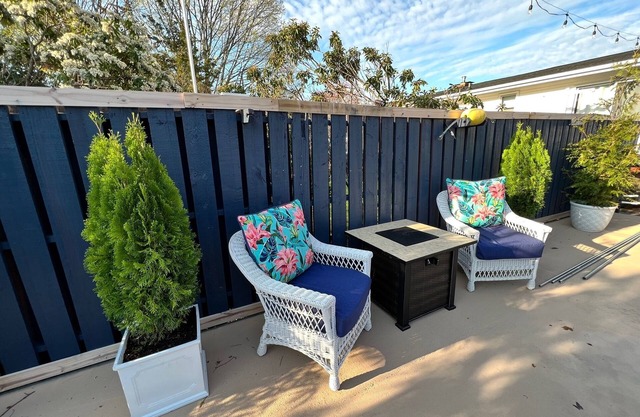 Spacious House with POOL and patio near beaches