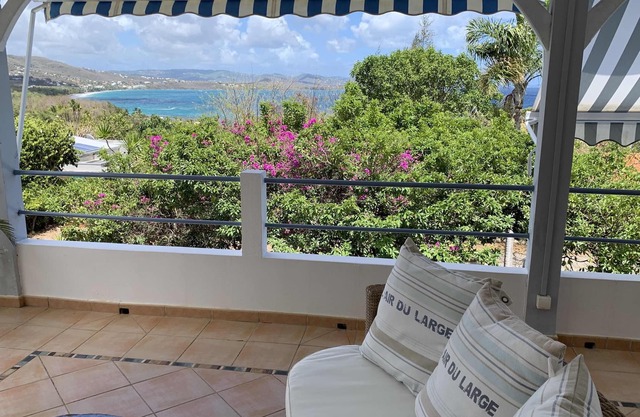 Spacious housing facing the Diamant bay with beach 150m