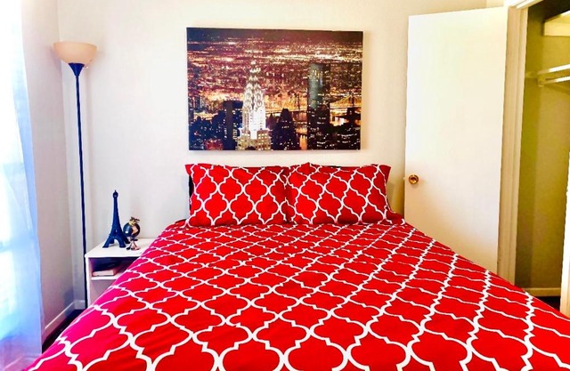 Spacious, King Beds, 30 mins from Beach, Sparkling Pool