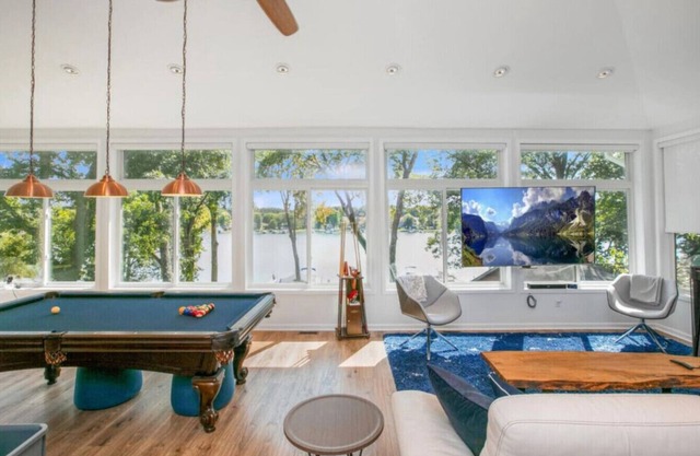Spacious Lake Stay Hot Tub 11 Bed Pool Table