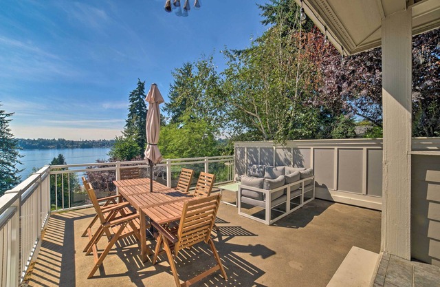 Spacious Lake Stevens Home w/Fire Pit, Patio