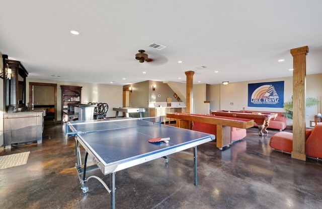 Spacious Lake Travis retreat with stunning views and huge gameroom!