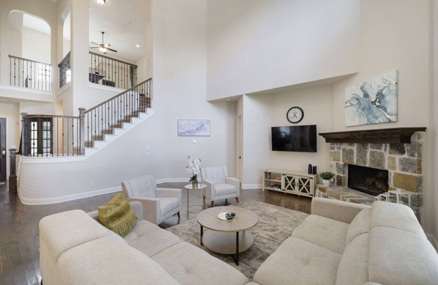 Spacious & Luxe, 5 Star Neighborhood, Movie Theater