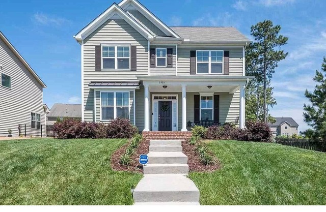 Spacious LUXE Home in RTP/near Airport