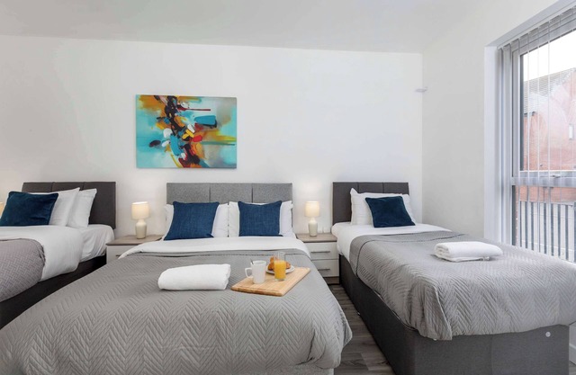 Spacious Luxurious Serviced Accommodation 4
