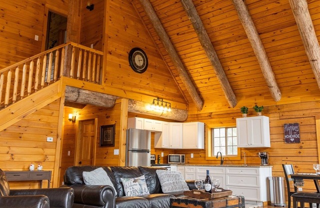 Spacious luxurious log cabin near Cooperstown NY