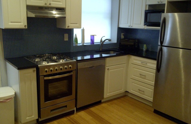 Spacious Manhattan Studio Apartment with Sunny Garden
