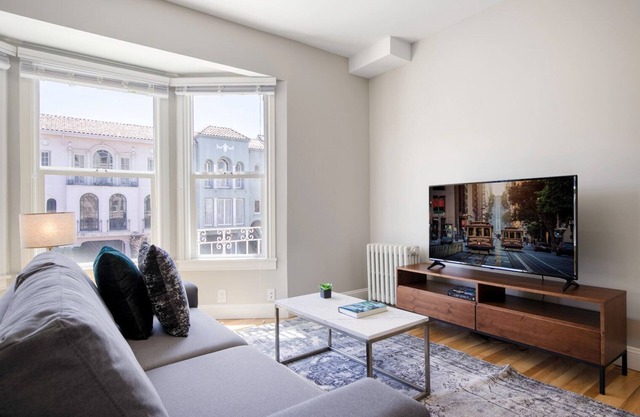 Spacious Marina District 2BR w/W/D, walk to Marina Green by Blueground