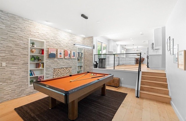 Spacious mid-century dream with a big pool 5 mins to downtown Austin original!