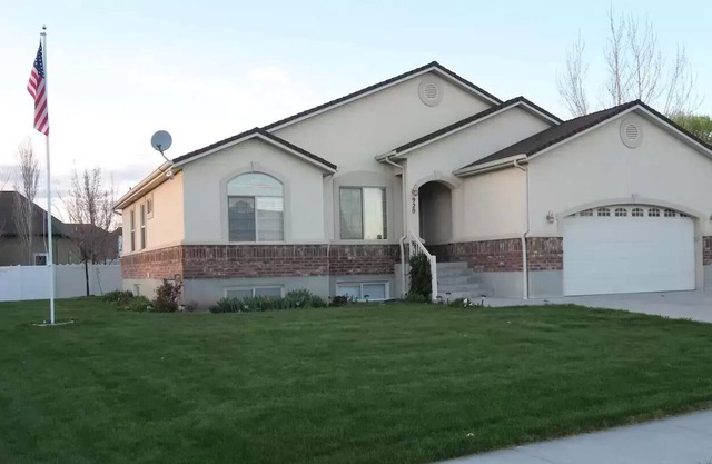 Spacious Modern Basement with Private Entrance