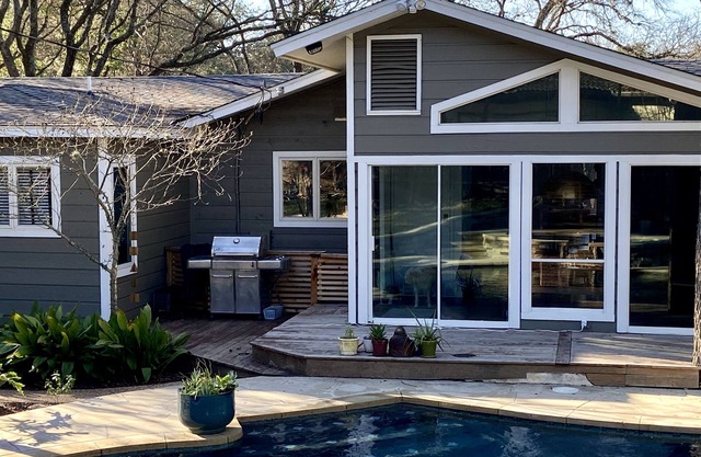 Spacious modern bohemian elegance, close to nature & city, pool & hot tub