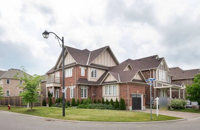 Spacious, Modern & Cozy home in Milton, Canada