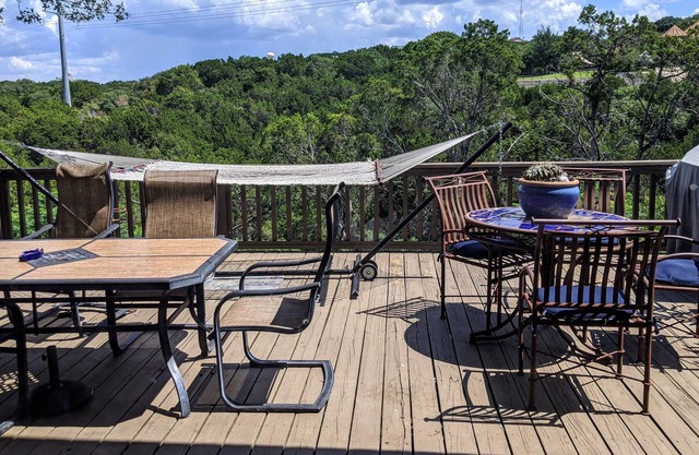 Spacious, modern retreat - minutes from downtown Austin