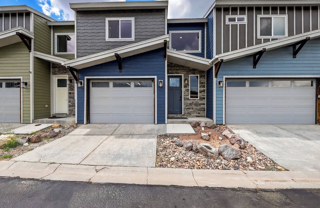 Spacious Mountain Townhome | Game Room + Near Slopes