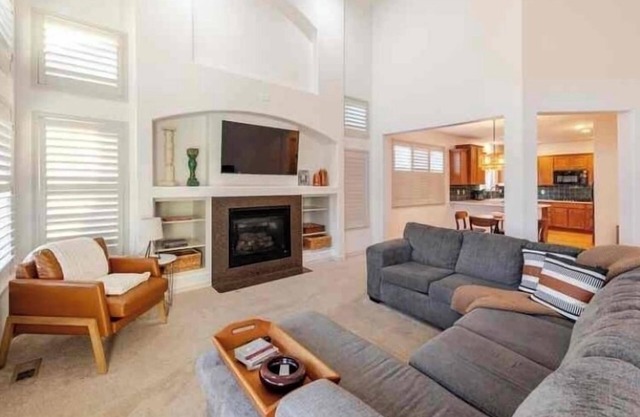 Spacious, Mountain View Home - 15 mins to DIA