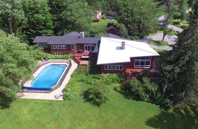 Spacious Mountain View Home - Hot Tub, Pool, Firepit, Gym - Perfect for families