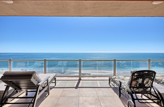Spacious Oceanfront Escape Luxury Condo with Stunning Views, 4 BR/4 BA Condo in Las Palomas - HUGE