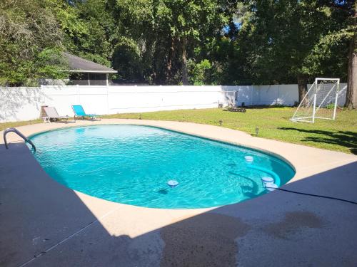 SPACIOUS POOL HOME in North FL