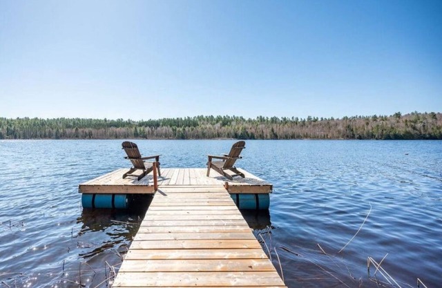 Spacious & Private Cottage | Escape into Nature| Deep River, Algonguin