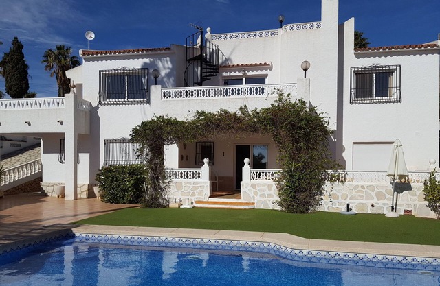 Spacious, quiet and private for up to 10 guests