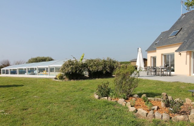Spacious, quiet villa with swimming pool and large enclosed garden