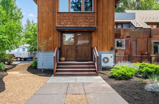 Spacious retreat for reunions, friends, family, and business