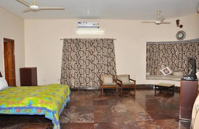 Spacious room in a pleasant area