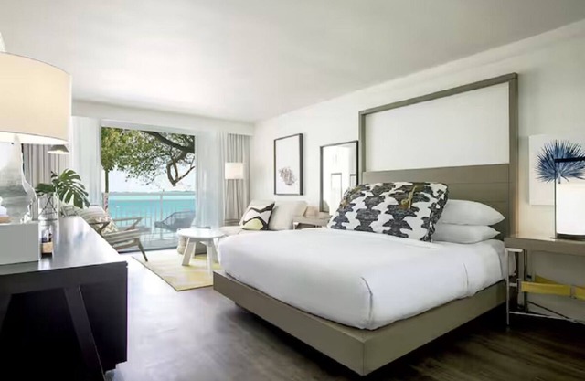 Spacious Room w/Private Beach Access & Tranquil Garden Surroundings