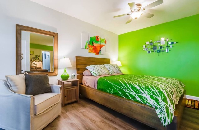 Spacious Studio w/Private Patio & Grill