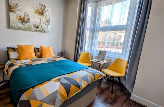 Spacious Studio with Private Kitchen and Bathroom Close to Heathrow Airport