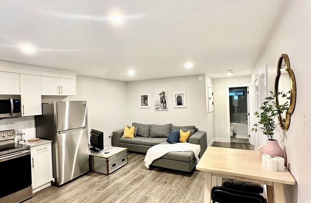 Spacious suite, conveniently located in New Westminster!