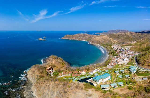 Spacious Town View with Plunge Pool, Balconies, near the Beach at Las Catalinas