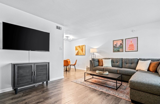 Spacious Townhome Condo - 2 bed 1.5 bath