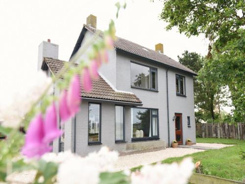 Spacious Villa with garden