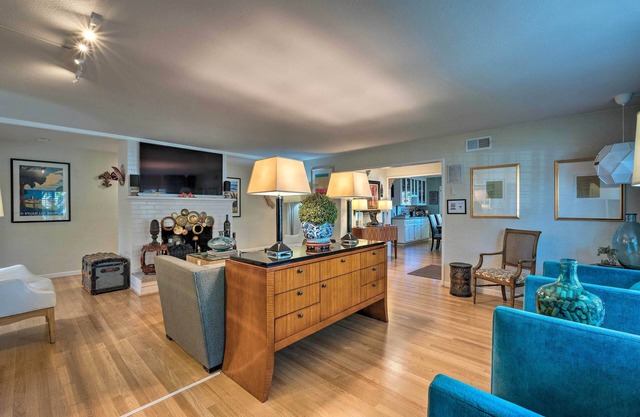 Spacious Wine Country Home: 1 Mi to Downtown Lodi!