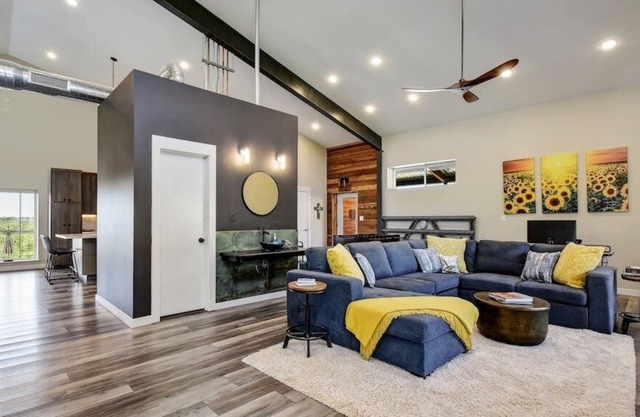 Sparrow Ridge> Unparalleled Sunset Views, Private Texas Hill Country Retreat