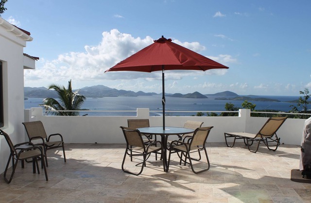 Spectacular 2 BR/2.5 BA Townhome Villa w/Pool and Awesome Ocean Views!