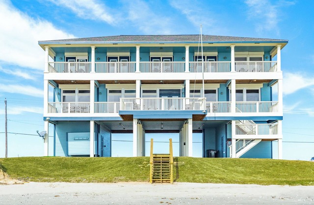 Spectacular Beachfront Home, Large Bedrooms - Steps from Sand & Surf