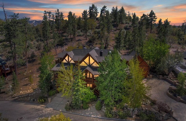 Spectacular Mountain Lodge To Fit All