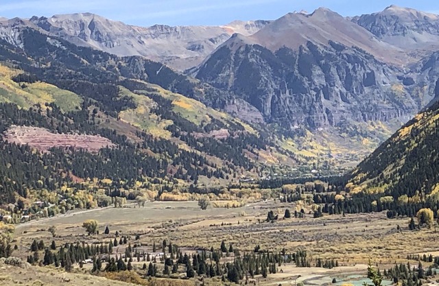 Spectacular Views, close to skiing and town, quiet location