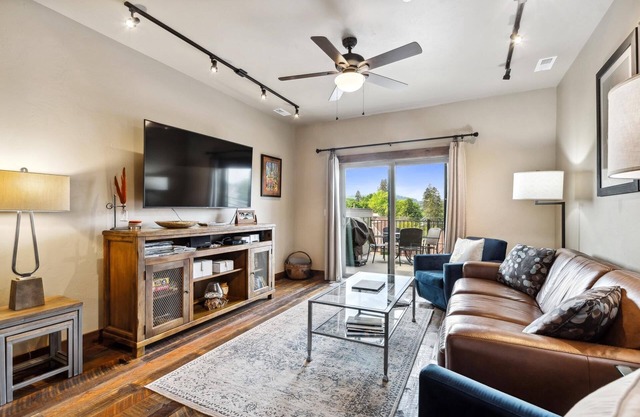 Spend the Holidays Here! Pet-Friendly Penthouse in the Heart of Downtown!