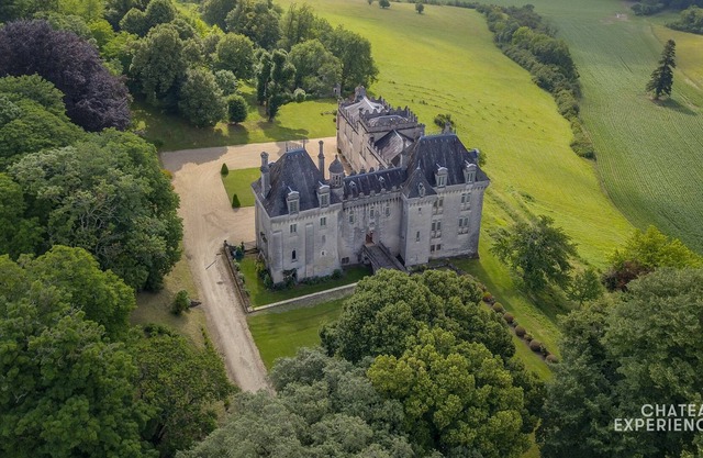 Splendid 14th century castle with swimming pool in the south-west of France.