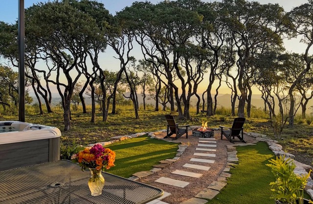 Splendor in the Hills, Wimberley, Putting Green, Views, Hot tub!